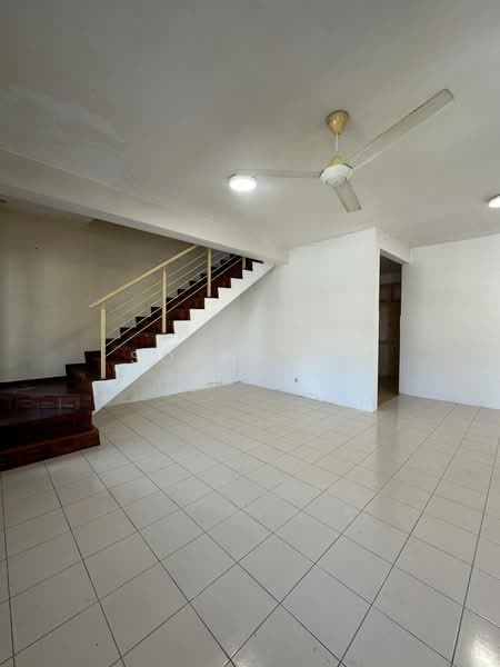 Cluster House for Sale in Setia Impian (Setia Alam) - Sofea Md Saad - Living Room - PropertyGuru.com.my