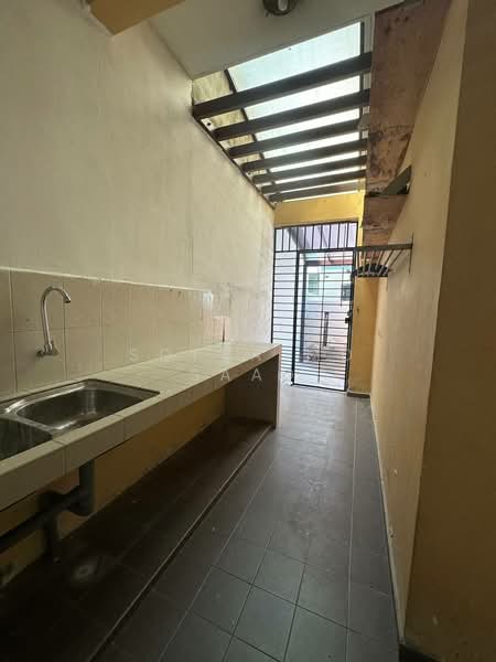 Cluster House for Sale in Setia Impian (Setia Alam) - Sofea Md Saad - Kitchen - PropertyGuru.com.my