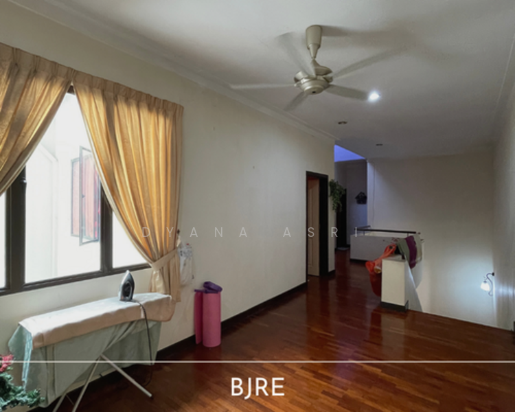 2-storey Terraced House for Sale in Bukit Jelutong (Shah Alam) - Dyana Asri - Corridor - PropertyGuru.com.my