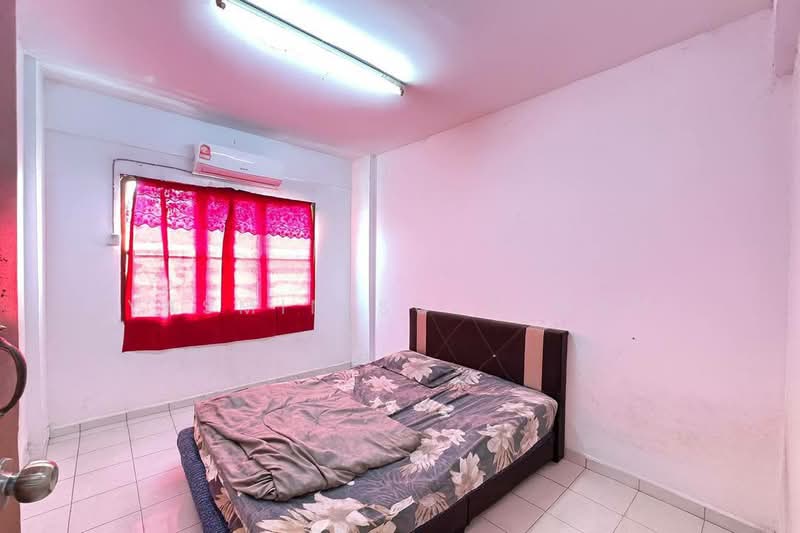 Desa Tasik Fasa 1A untuk Untuk Dijual - RM 250,000, Feb 2026 - Bedroom - PropertyGuru.com.my