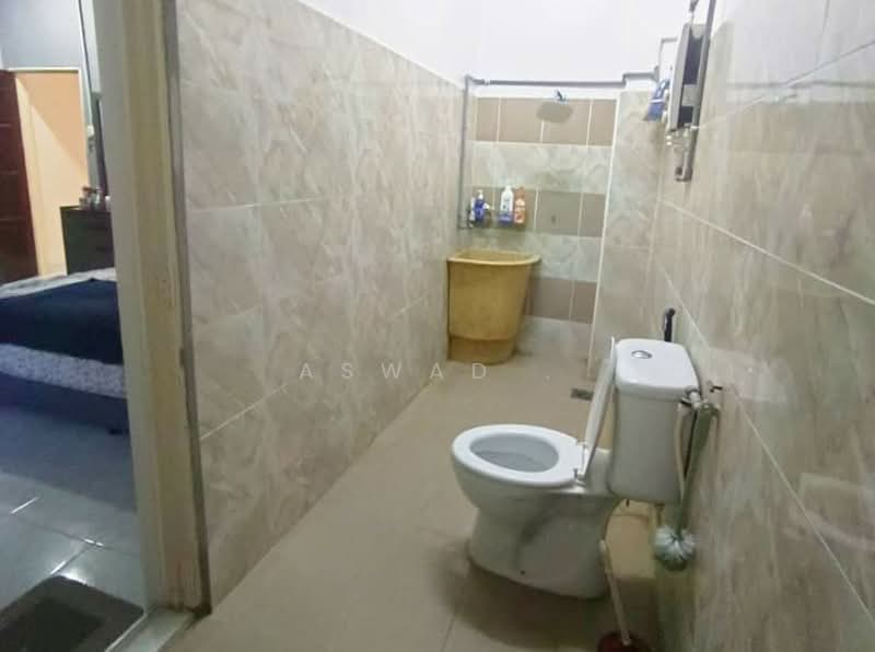 2-storey Terraced House for Sale in Taman Air Tawar Indah (Butterworth) - Aswad . - Bathroom - PropertyGuru.com.my
