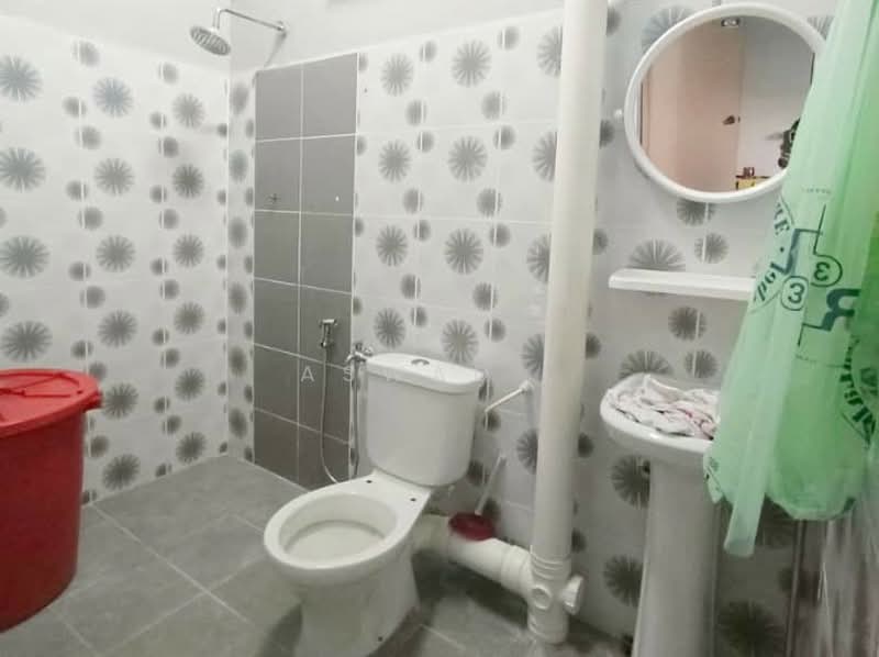 2-storey Terraced House for Sale in Taman Air Tawar Indah (Butterworth) - Aswad . - Bathroom - PropertyGuru.com.my