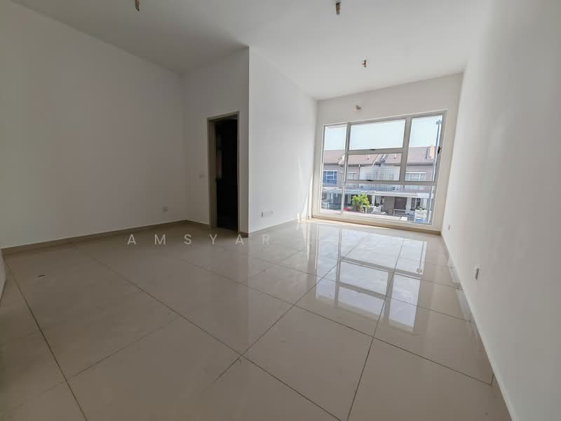 2-storey Terraced House for Sale in Bandar Rimbayu (Telok Panglima Garang) - Amsyar Jamil - Living Room - PropertyGuru.com.my