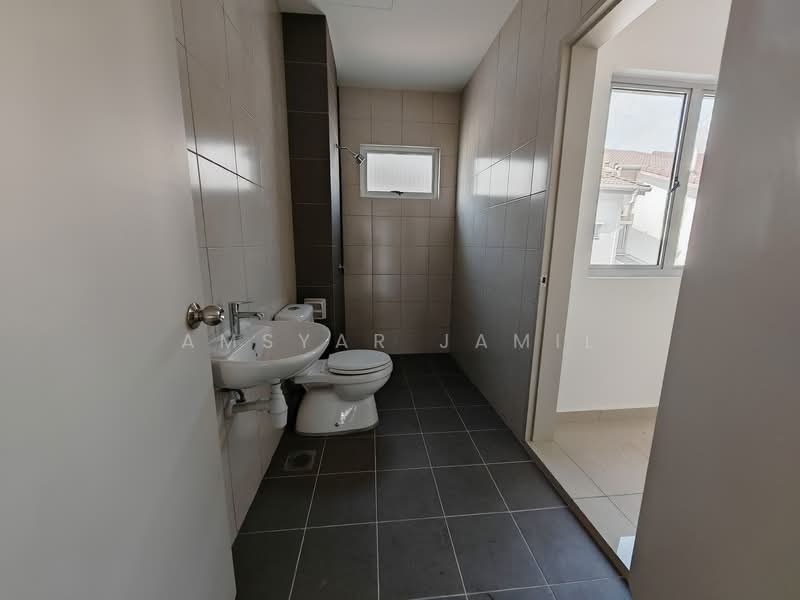 2-storey Terraced House for Sale in Bandar Rimbayu (Telok Panglima Garang) - Amsyar Jamil - Bathroom - PropertyGuru.com.my