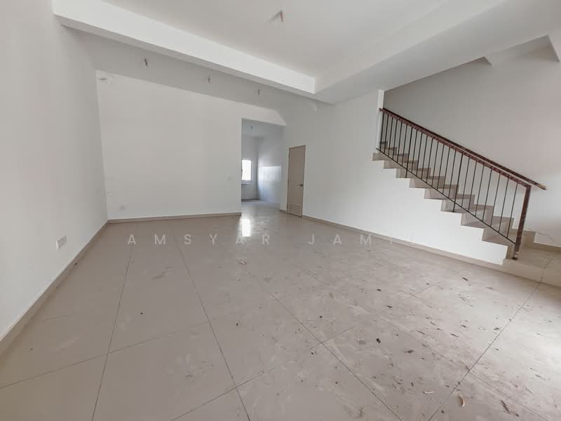2-storey Terraced House for Sale in Bandar Rimbayu (Telok Panglima Garang) - Amsyar Jamil - Living Room - PropertyGuru.com.my