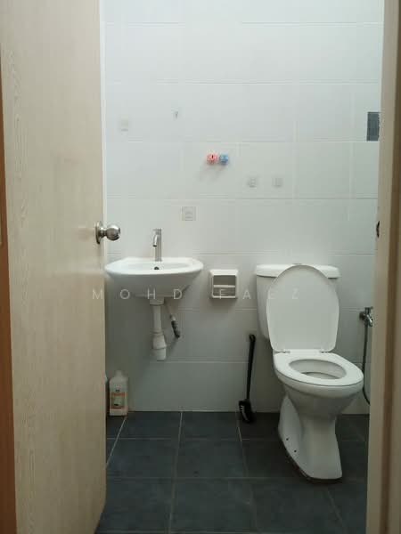 1-storey Terraced House for Sale in Bandar Penawar (Kota Tinggi) - Mohd Faez - Bathroom - PropertyGuru.com.my