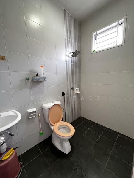 1-storey Terraced House for Sale in Bandar Penawar (Kota Tinggi) - Mohd Faez - Bathroom - PropertyGuru.com.my