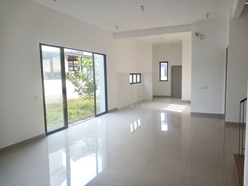 Sejati Lakeside 2 untuk Untuk Dijual - RM 1,400,000, Feb 2026 - Living Room - PropertyGuru.com.my