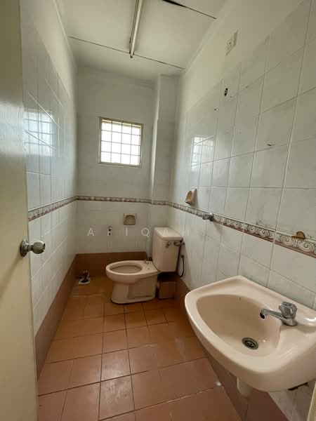 2-storey Terraced House for Sale in Putra Heights (Subang Jaya) - Afiqah . - Bathroom - PropertyGuru.com.my