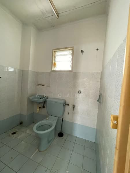 2-storey Terraced House for Sale in Putra Heights (Subang Jaya) - Afiqah . - Bathroom - PropertyGuru.com.my