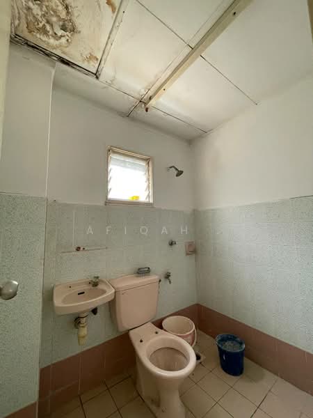 2-storey Terraced House for Sale in Putra Heights (Subang Jaya) - Afiqah . - Bathroom - PropertyGuru.com.my