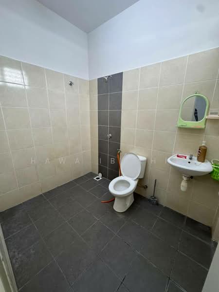 Terraced House for Sale in Bandar Mahkota Banting (Tanjong Duabelas) - Hawa Ibrahim - Bathroom - PropertyGuru.com.my