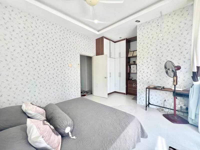 Semi-Detached House for Sale in Bandar Saujana Putra (Tanjong Duabelas) - Akmal Zakaria - Bedroom - PropertyGuru.com.my