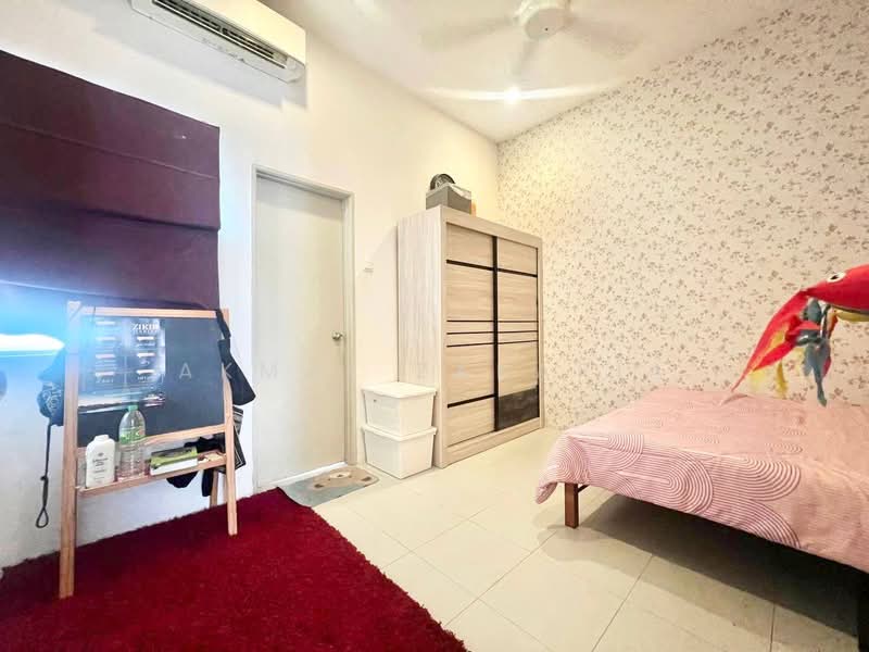 Semi-Detached House for Sale in Bandar Saujana Putra (Tanjong Duabelas) - Akmal Zakaria - Bedroom - PropertyGuru.com.my