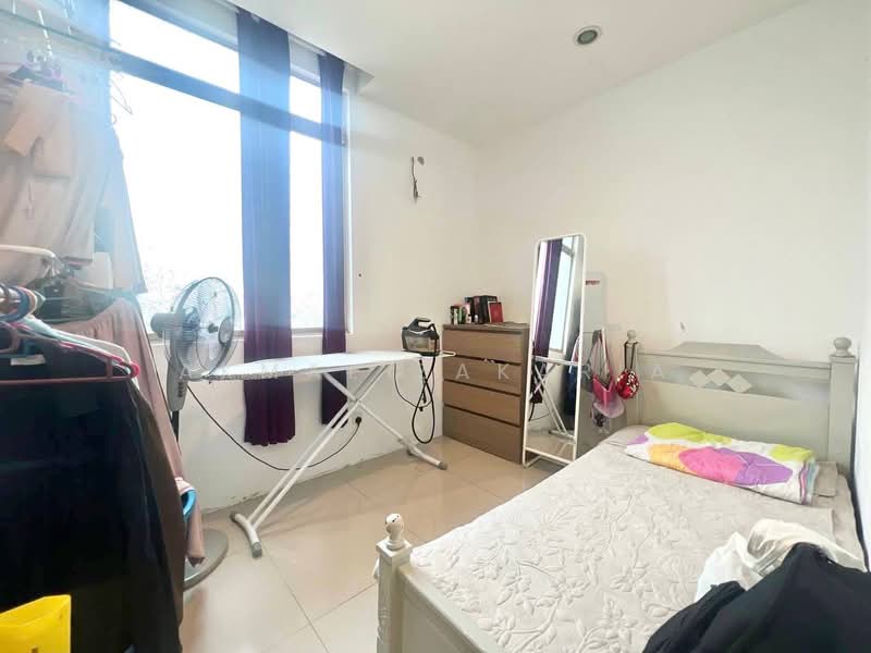 Semi-Detached House for Sale in Bandar Saujana Putra (Tanjong Duabelas) - Akmal Zakaria - Bedroom - PropertyGuru.com.my