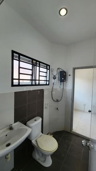 2-storey Terraced House for Sale in Taman Setia Indah (Tebrau) - Ee Fong Toh - Bathroom - PropertyGuru.com.my