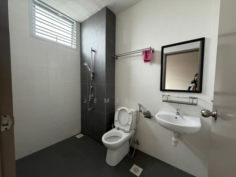 2-storey Terraced House for Rent in Redang Lakeview (Johor Bahru) - Jemie . - Bathroom - PropertyGuru.com.my