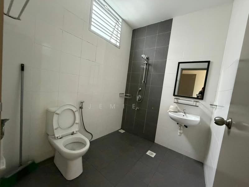 2-storey Terraced House for Rent in Redang Lakeview (Johor Bahru) - Jemie . - Bathroom - PropertyGuru.com.my