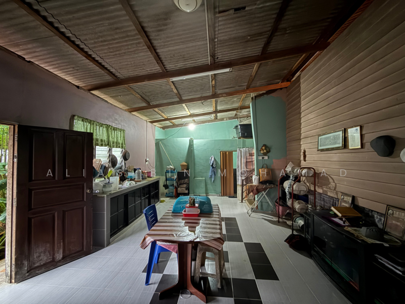 [TERMURAH]Rumah Banglo Setingkat di Kg. Bukit Sawa, Marang, Terengganu untuk Untuk Dijual - RM 185,000, Mac 2026 - Kitchen - PropertyGuru.com.my