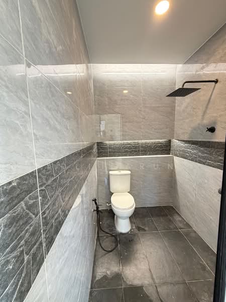 1-storey Terraced House for Sale in Taman Johor Jaya (Johor Bahru) - Adli Harun - Bathroom - PropertyGuru.com.my