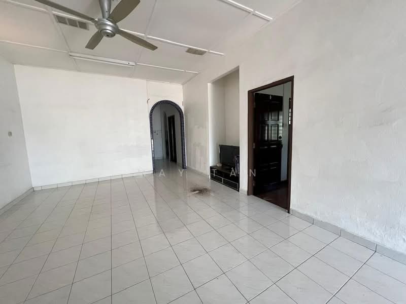 Semi-Detached House for Sale in Kluang (Johor) - May Tan - Living Room - PropertyGuru.com.my