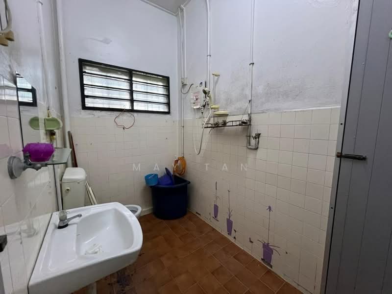 Semi-Detached House for Sale in Kluang (Johor) - May Tan - Bathroom - PropertyGuru.com.my