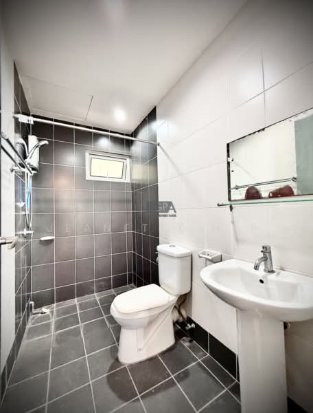 Kondominium untuk Dijual di 10 Island Resort - Jeanette Hee - Bathroom - PropertyGuru.com.my