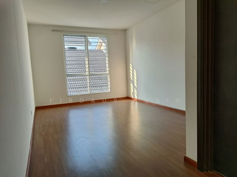 3-storey Terraced House for Sale in Bandar Country Homes (Rawang) - Firdaus Husin - PropertyGuru.com.my