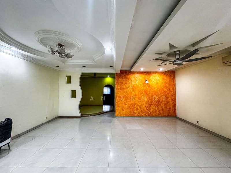 2-storey Terraced House for Sale in Teluk Pulai (Klang) - AIMAN ZUHDI - Living Room - PropertyGuru.com.my