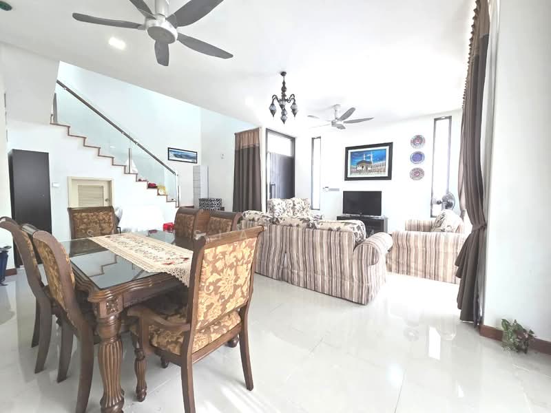 Rumah Berkembar untuk Dijual di Taman Equine (Seri Kembangan) - SHAMSIAH AJMAIN - Living Room - PropertyGuru.com.my