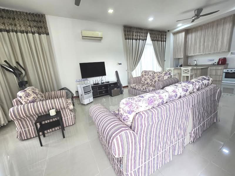 Rumah Berkembar untuk Dijual di Taman Equine (Seri Kembangan) - SHAMSIAH AJMAIN - Living Room - PropertyGuru.com.my