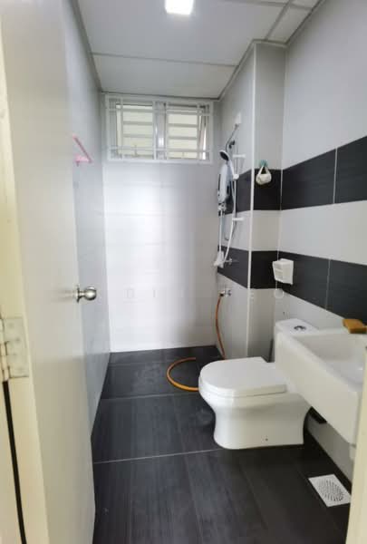 Apartment for Sale at Perling Heights Apartments - Robin Teo - Bathroom - PropertyGuru.com.my