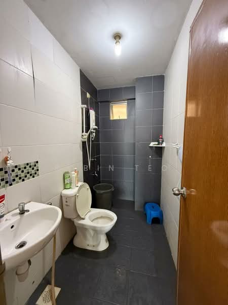 Apartment for Sale at Zennith Suites (Pangsapuri Kebun Teh) - Robin Teo - Bathroom - PropertyGuru.com.my