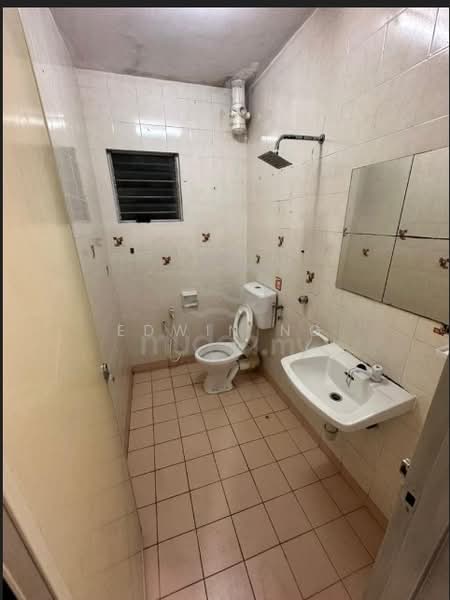 Latan Biru untuk Untuk Dijual - RM 308,000, Feb 2026 - Bathroom - PropertyGuru.com.my