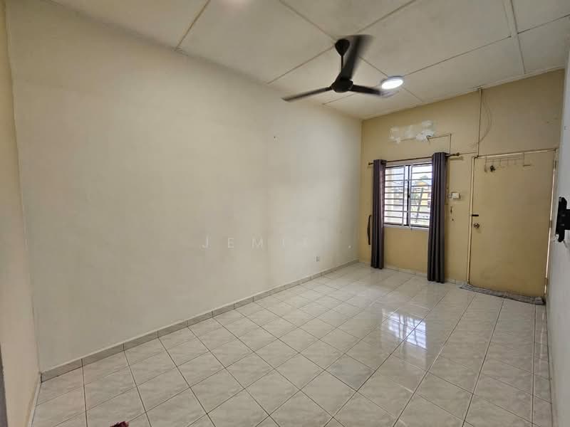 2-storey Terraced House for Sale in Taman Johor Jaya (Johor Bahru) - Jemie . - Living Room - PropertyGuru.com.my