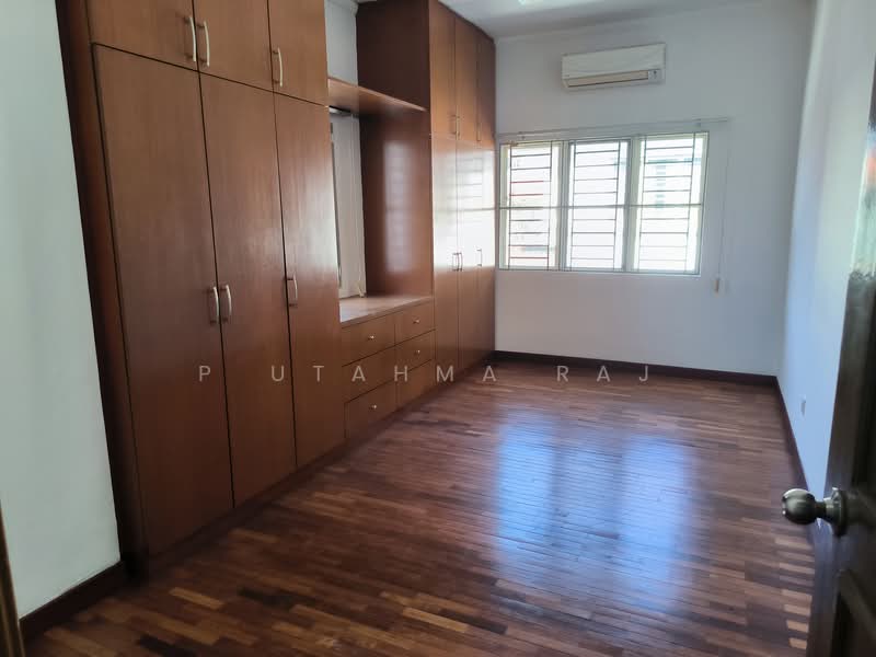 Semi-Detached House for Sale in Usj 3a (Subang Jaya) - P Utahma Raj - Bedroom - PropertyGuru.com.my