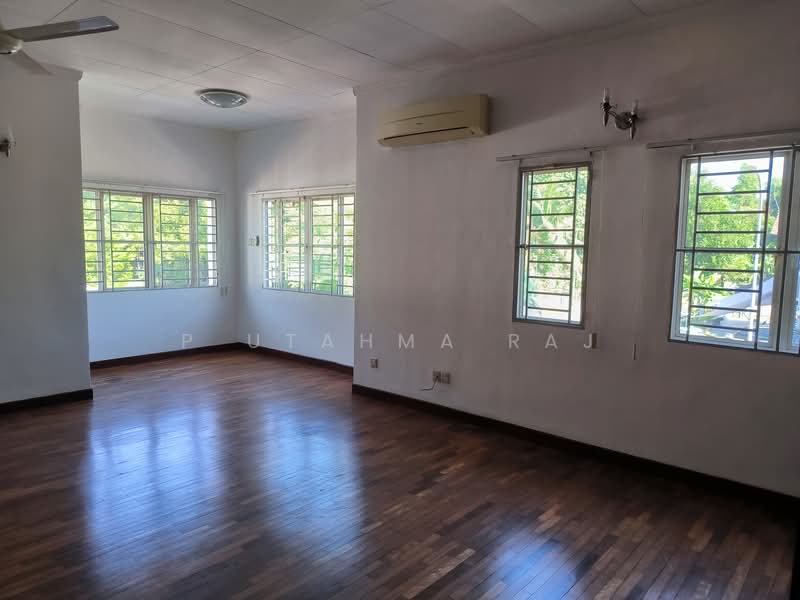 Semi-Detached House for Sale in Usj 3a (Subang Jaya) - P Utahma Raj - Living Room - PropertyGuru.com.my
