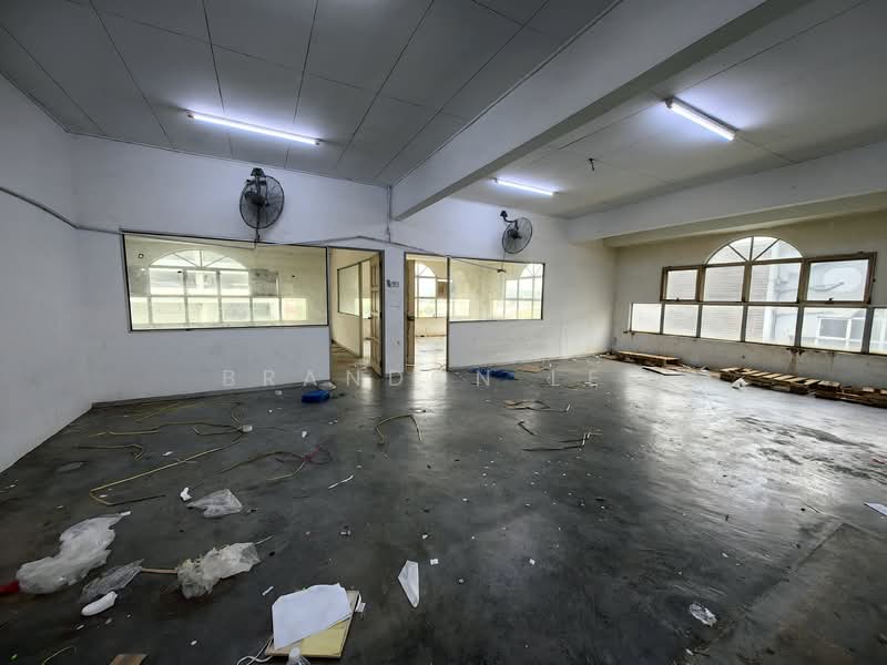 Shop / Office for Rent in Taman Bukit Serdang (Seri Kembangan) - Brandon Lee - Interior - PropertyGuru.com.my