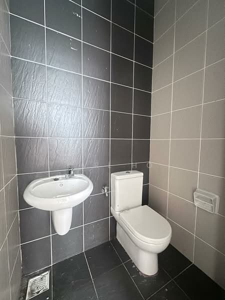 Apartment for Sale at D'Rich Executive Suites - Karl Ho - Bathroom - PropertyGuru.com.my