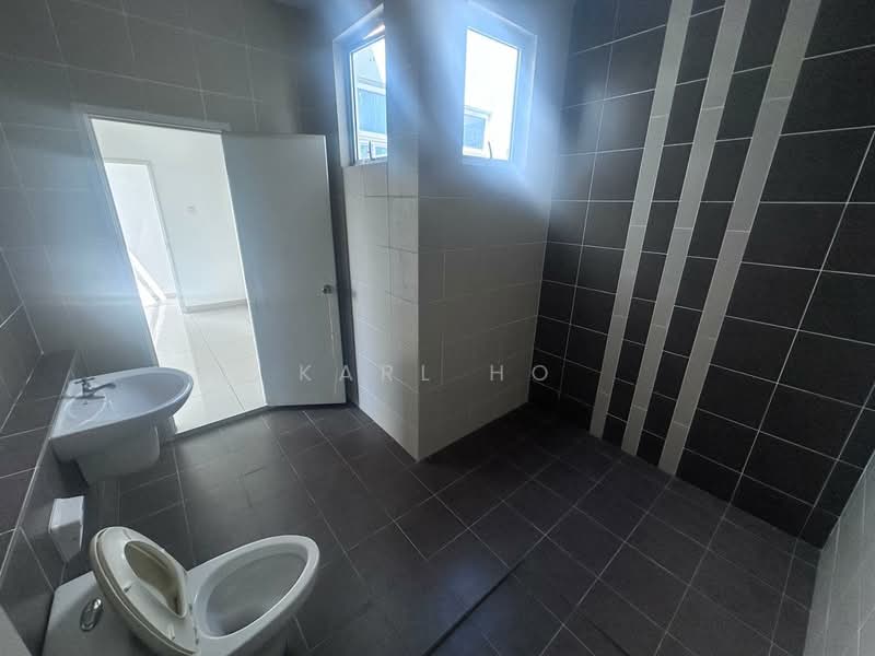 Apartment for Sale at D'Rich Executive Suites - Karl Ho - Bathroom - PropertyGuru.com.my