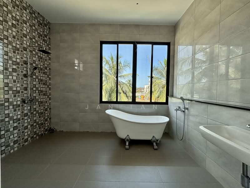 Bungalow for Sale in Seberang Perai (Penang) - Jan Tan - Bathroom - PropertyGuru.com.my