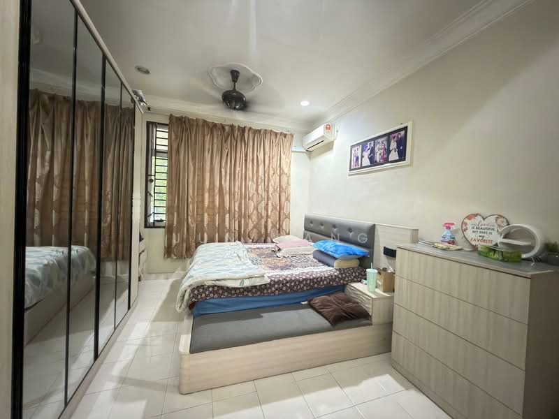1.5-storey Terraced House for Sale in Taman Pelangi Indah (Ulu Tiram) - Jun Wang - Bedroom - PropertyGuru.com.my