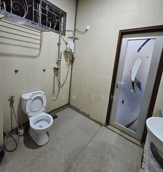 2-storey Terraced House for Sale in Taman Gaya (Ulu Tiram) - Iden Tan - Bathroom - PropertyGuru.com.my
