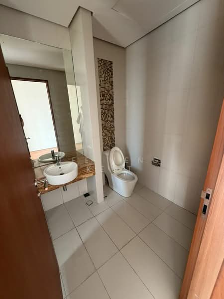 8 Gurney (The Shore Condominium) untuk Untuk Disewa - RM 10,000 /bulan, Feb 2026 - Bathroom - PropertyGuru.com.my