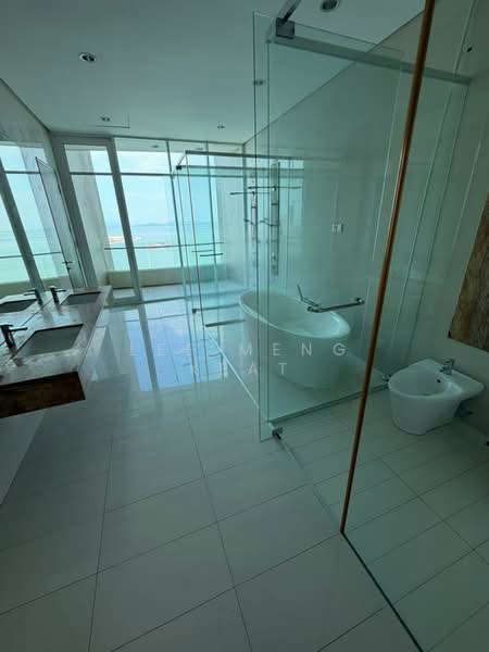 8 Gurney (The Shore Condominium) untuk Untuk Disewa - RM 10,000 /bulan, Feb 2026 - Bathroom - PropertyGuru.com.my