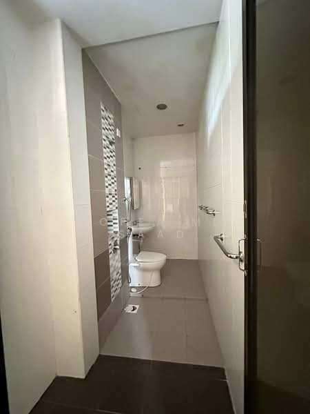 Semi-Detached House for Sale in Setia Alam (Selangor) - Sofea Md Saad - Bathroom - PropertyGuru.com.my