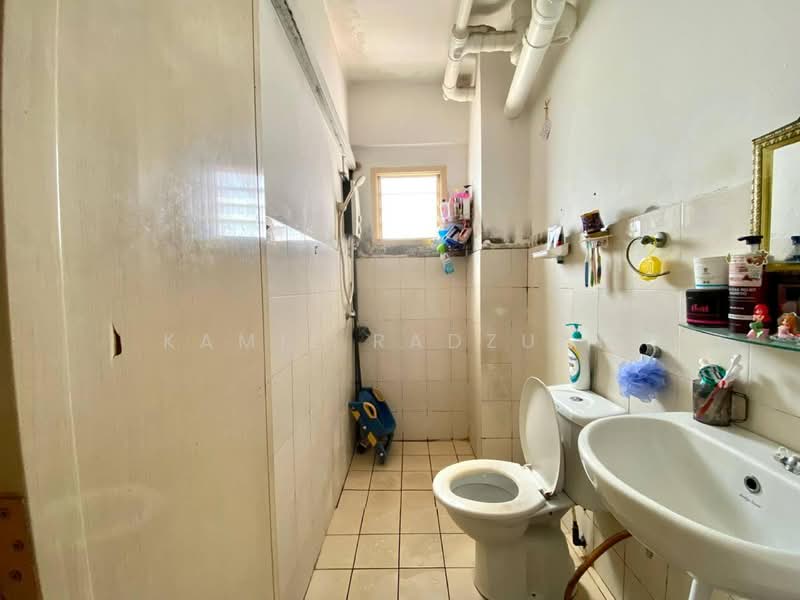 Apartment for Sale at Pangsapuri Sri Cempaka - Kamil Radzuan - Bathroom - PropertyGuru.com.my