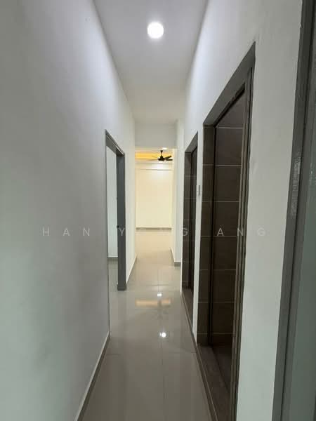 Flat for Sale at Taman Mutiara Rini - Han Yong Ang - Corridor - PropertyGuru.com.my