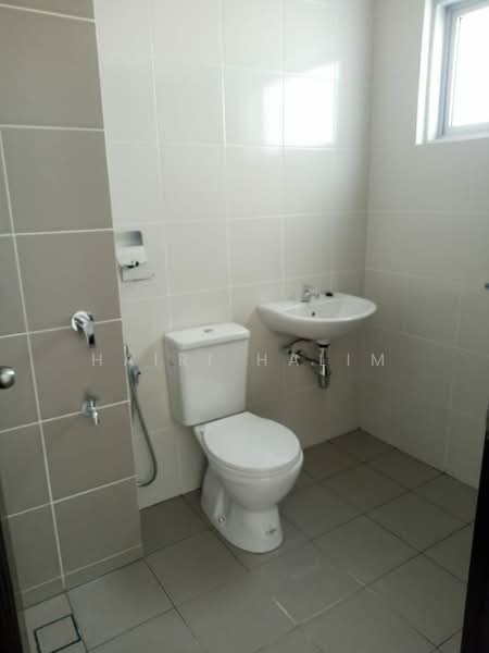 2-storey Terraced House for Rent in Bandar Bukit Raja (Klang) - Hairi Halim - Bathroom - PropertyGuru.com.my