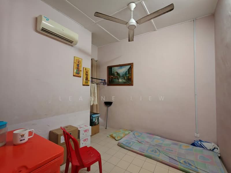 1-storey Terraced House for Sale in Taman Johor Jaya (Johor Bahru) - Leanne Liew - Bedroom - PropertyGuru.com.my